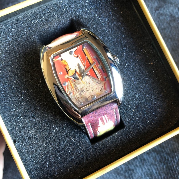 Incredible Classic Walt Disney Cinderella Watch in Collectable Tin - Like New! - Picture 1 of 8